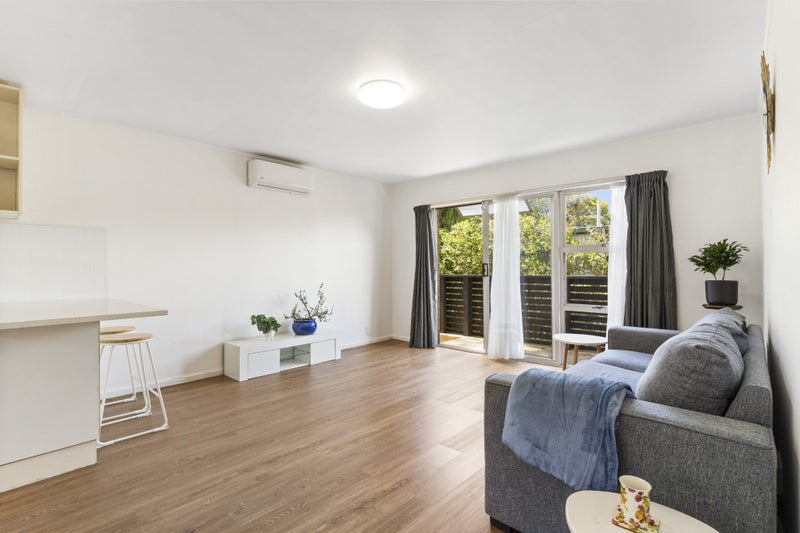 4/30 Don Croot Street, Western Springs, Auckland - Carousel 1