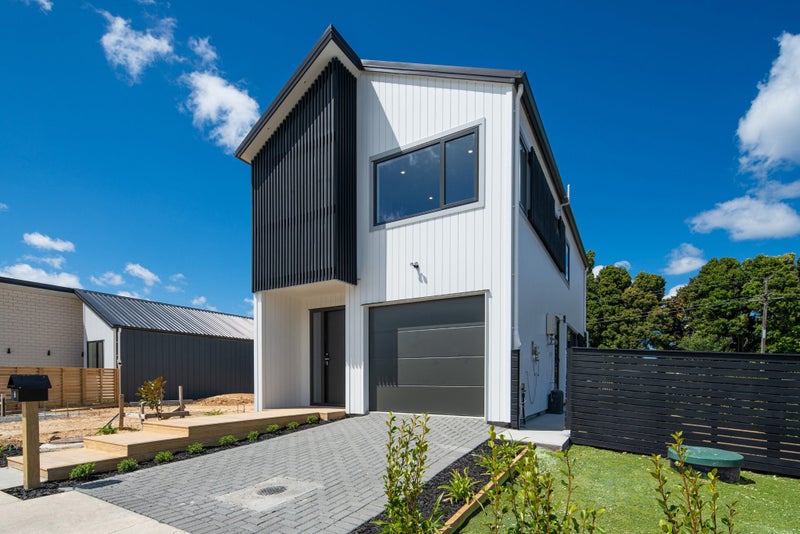 2 Kotiu Place, Massey, Auckland - Carousel 1