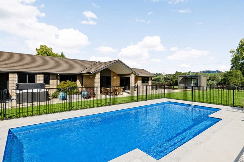 33 Riverside Lane, Karapiro - Carousel 1