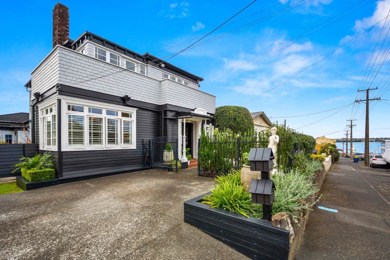 2/12A Church ST, Devonport, Auckland - Carousel 1