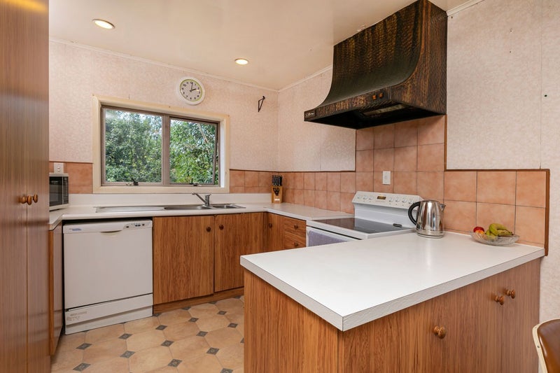 11 Kingdale Road, Henderson, Auckland - Carousel 2