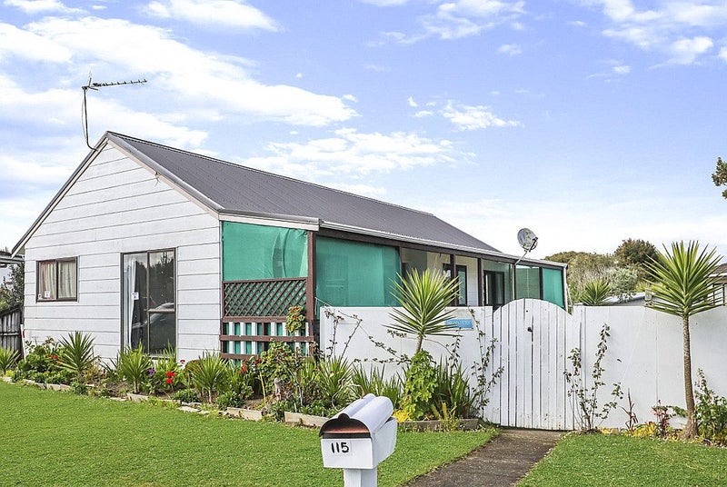 115 Hyperion Drive, Randwick Park, Auckland - Carousel 1