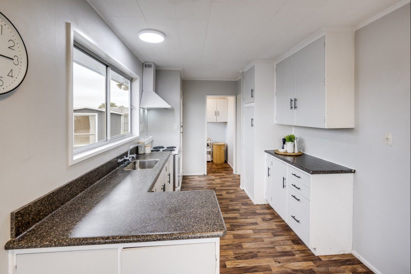 15 Liverpool Crescent, Tamatea, Napier - Carousel 2