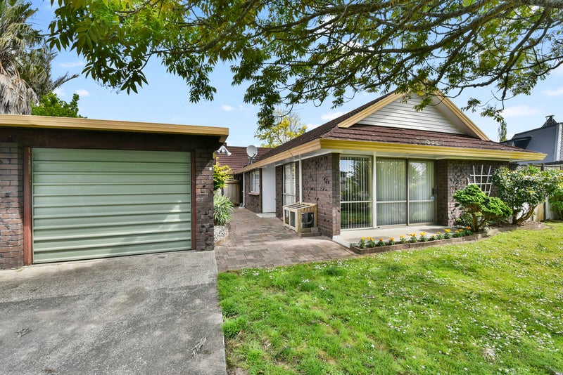 1/4 Balgowan Terrace, Conifer Grove, Takanini - Carousel 1