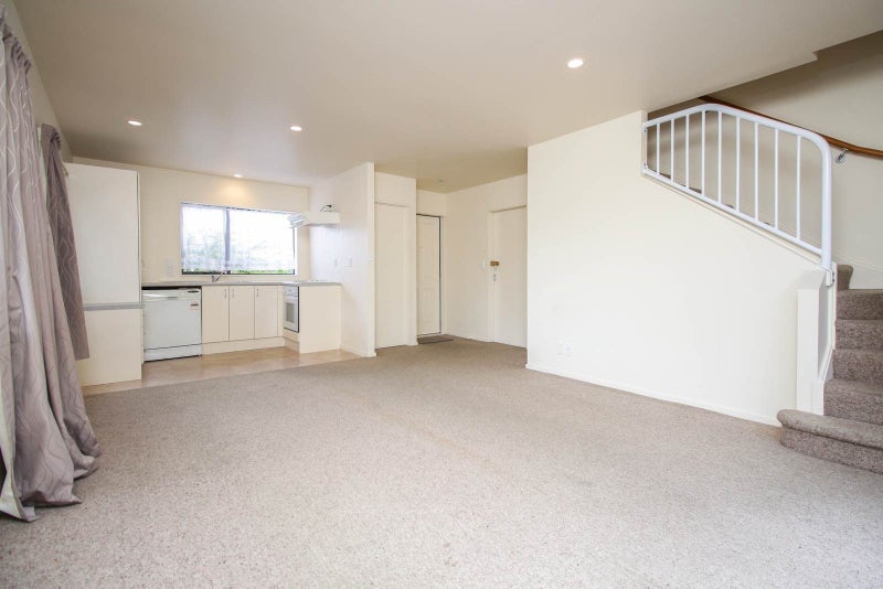 12/1 Melview Place, New Lynn, Auckland - Carousel 35