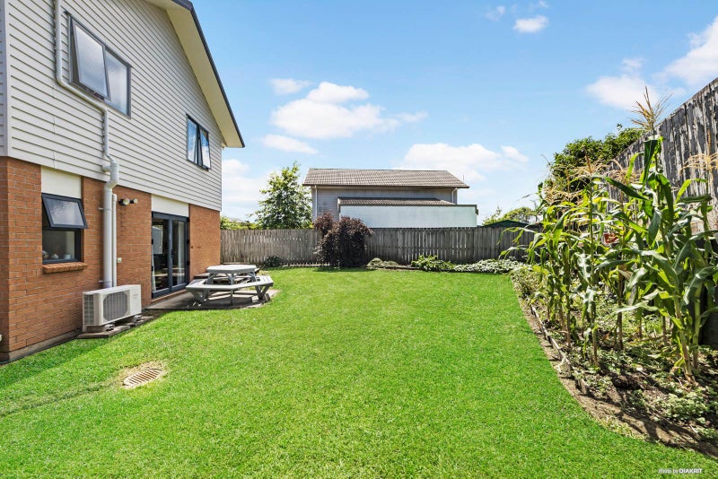 6 Pyramid Place, Glen Eden, Auckland - Carousel 2