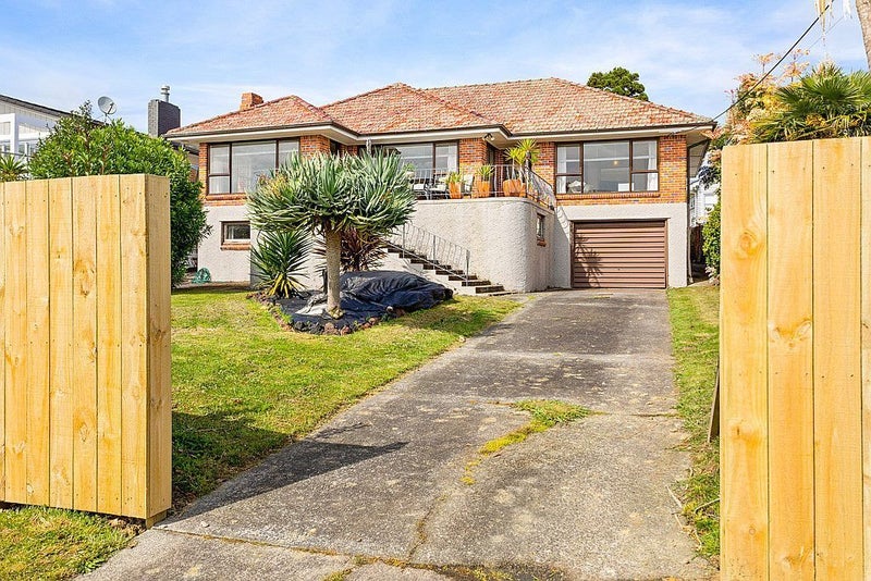 80 Jaemont Avenue, Te Atatu South, Auckland - Carousel 1