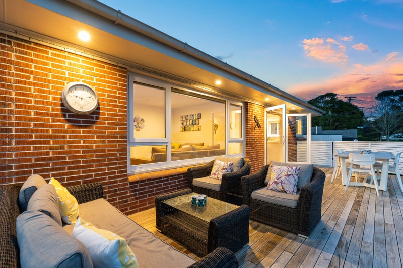 74 Seaview Road, Castor Bay, Auckland - Carousel 2