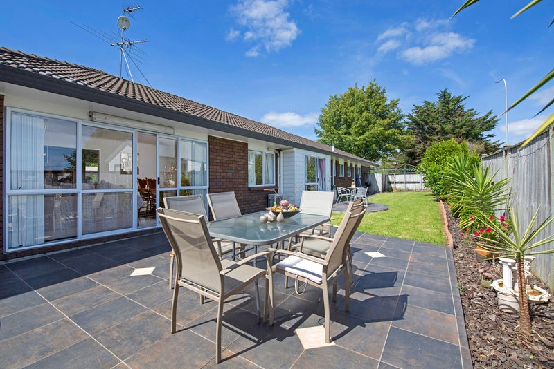 2 Lochend Place, Highland Park, Auckland - Carousel 2