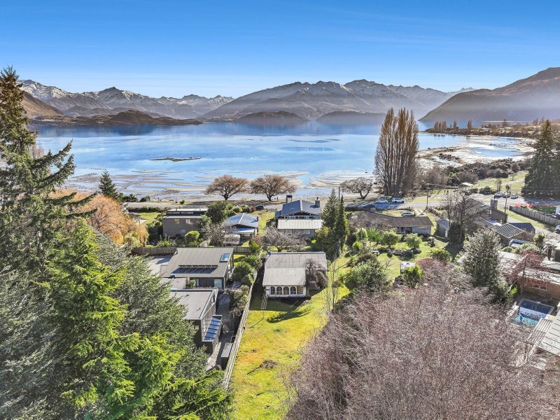 21 Aubrey Road, Wanaka - Carousel 19