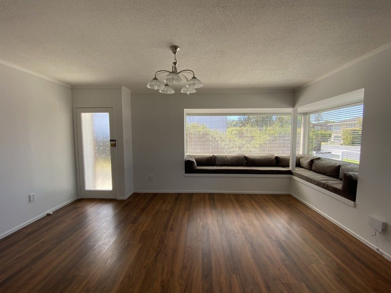 1/760 Beach Road, Browns Bay, Auckland - Carousel 2