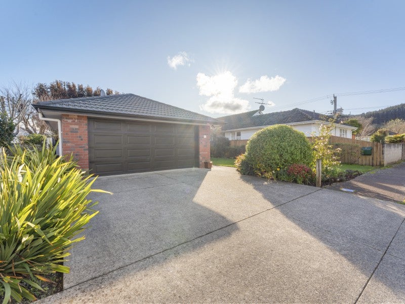 22 McCurdy Street, Elderslea, Upper Hutt - Carousel 2