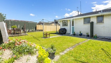 2/14 Clouston Park Road, Ebdentown, Upper Hutt - Carousel 1