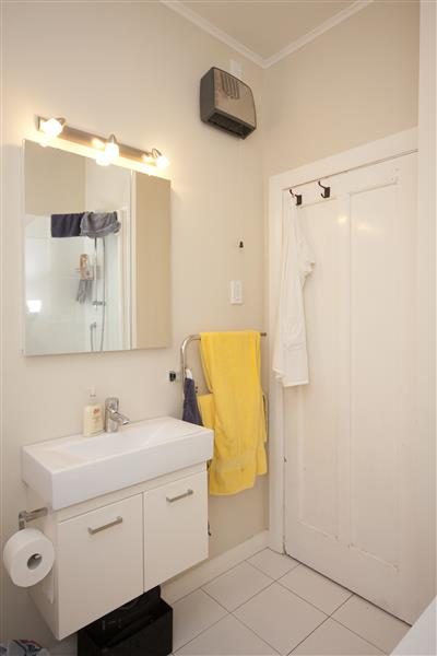 5 Rodney Street, Northland, Wellington - Carousel 8