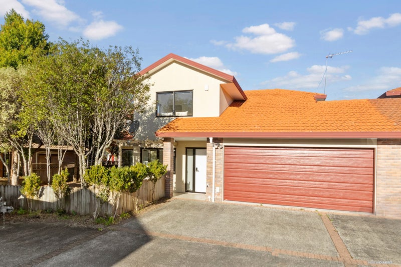 2/31 Roanoke Way, Albany, Auckland - Carousel 1
