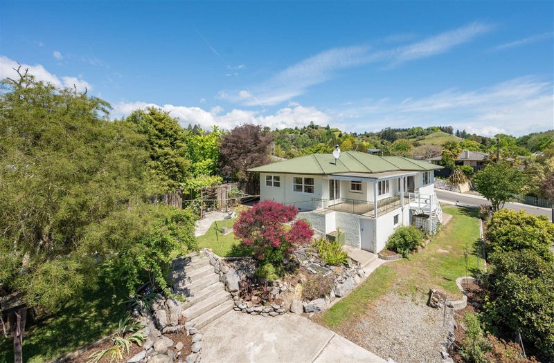 11 Bastin Terrace, Wakefield - Carousel 1