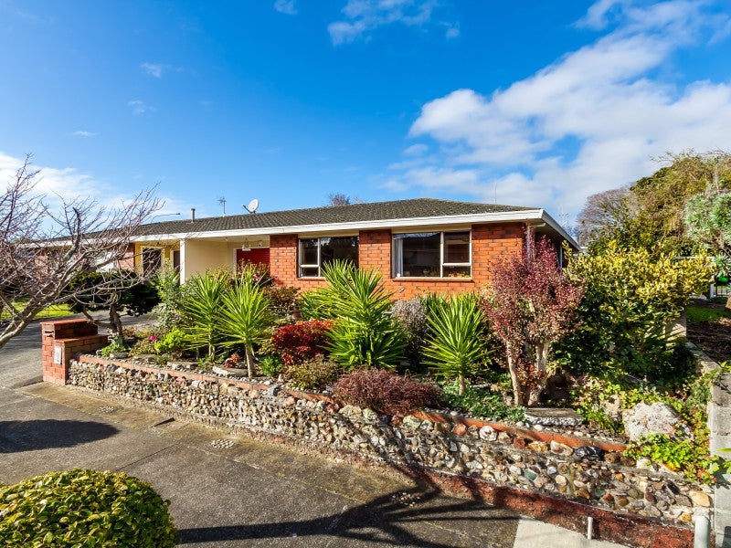 1A Redwood Grove, Hokowhitu, Palmerston North - Carousel 1