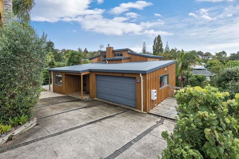 38A Montgomery Crescent, Cockle Bay, Auckland - Carousel 2