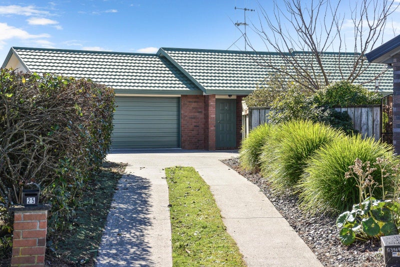 25 Newfield Drive, Fairview Downs, Hamilton - Carousel 2