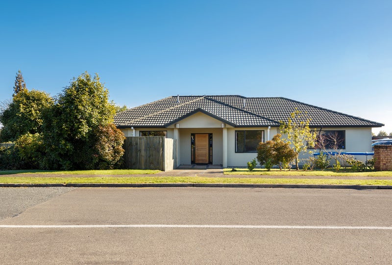 2 Owhatiura Drive, Lynmore, Rotorua - Carousel 1