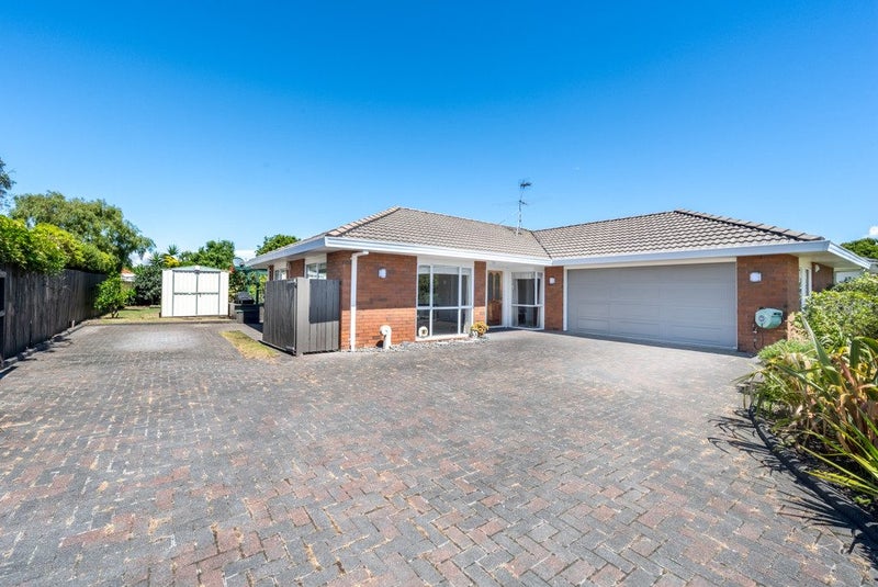 21 Jan Higgins Place, Golflands, Auckland - Carousel 1