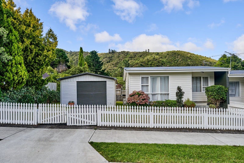 1/7 Helvetia Grove, Naenae, Lower Hutt - Carousel 1