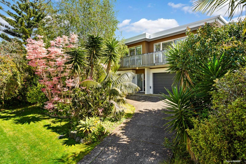 5 Sartors Avenue, Northcross, Auckland - Carousel 1