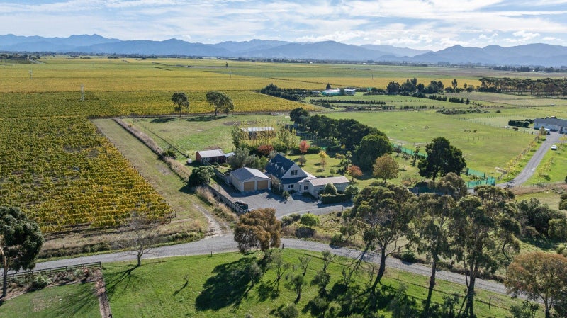 737 Dillons Point Road, Blenheim - Carousel 1