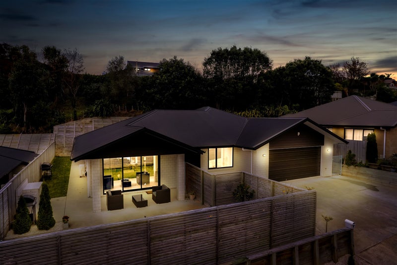 6 Frederick Place, Whalers Gate, New Plymouth - Carousel 1