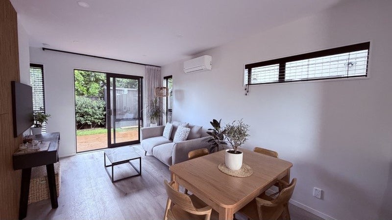 4/47 Beach Road, Te Atatu Peninsula, Auckland - Carousel 2