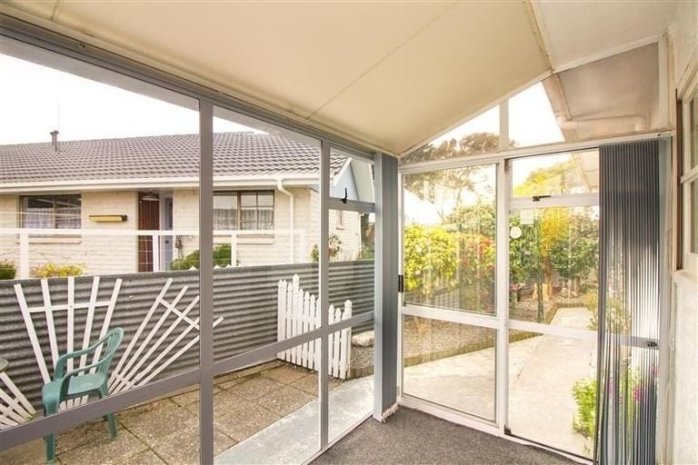 6A Hollows Crescent, Takaro, Palmerston North - Carousel 2