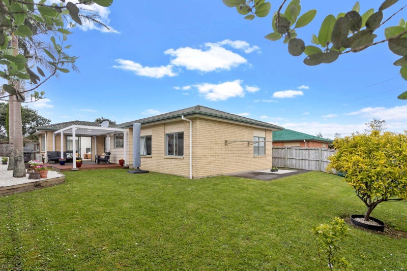 41 Robin Brooke Drive, Flat Bush, Auckland - Carousel 1