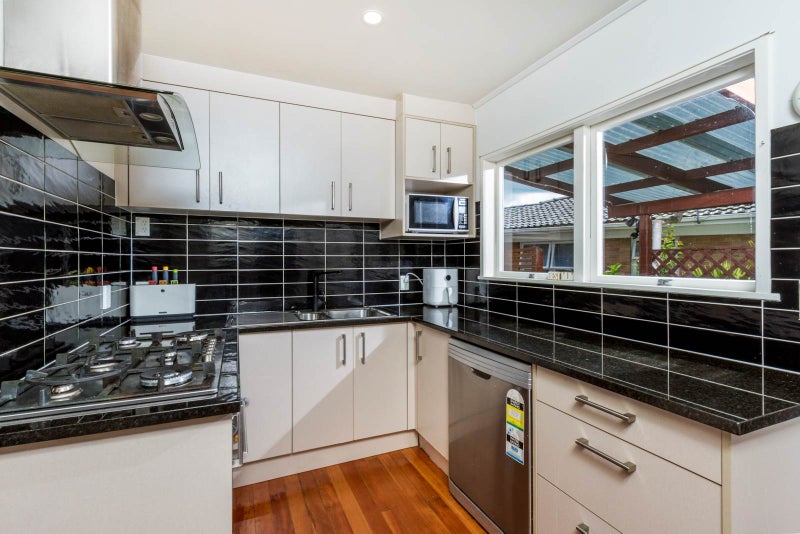 6 Ayton Drive, Totara Vale, Auckland - Carousel 2