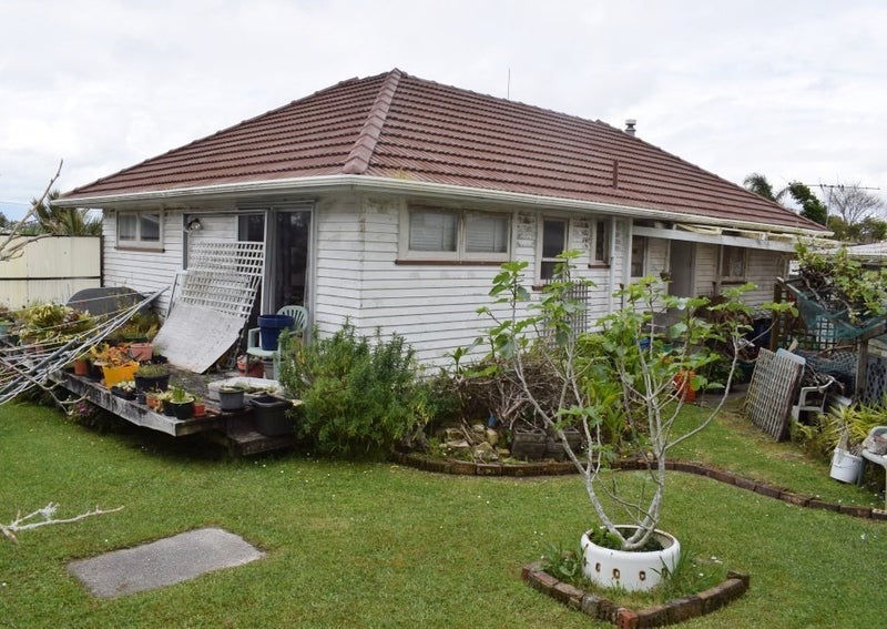 18 Japonica Drive, Beach Haven, Auckland - Carousel 2