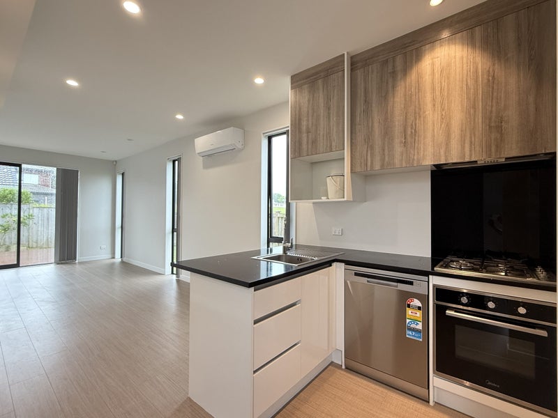 5/21 Akoranga Drive, Northcote, Auckland - Carousel 1