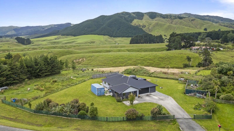 12 Highland View Drive, Tokomaru - Carousel 1