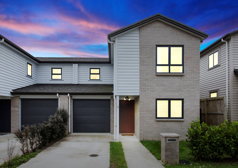 10 Taiaapure Street, Weymouth, Auckland - Carousel 1