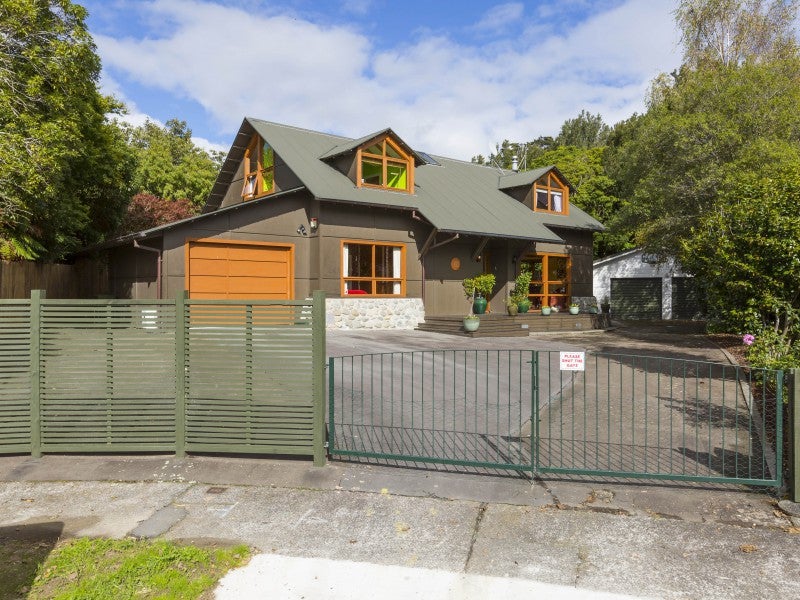 7 Agate Grove, Birchville, Upper Hutt - Carousel 1