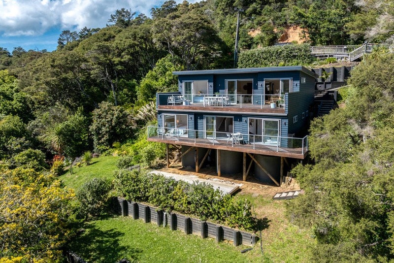 231 Ocean View Road, Oneroa, Waiheke Island - Carousel 1