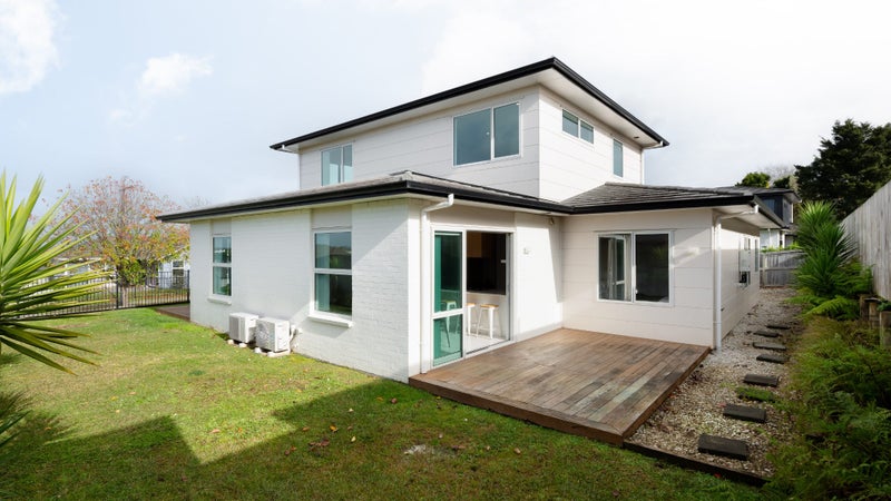 45 Longbow Terrace, Flagstaff, Hamilton - Carousel 1