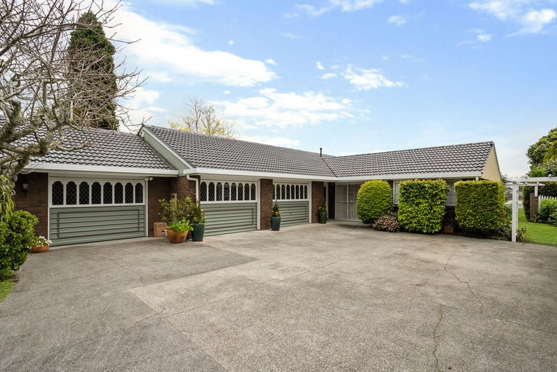 6 Riksha Place, Conifer Grove, Takanini - Carousel 2