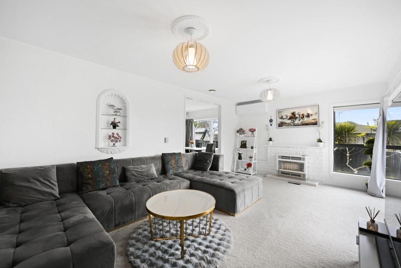 59 Resthill Crescent, Glenview, Hamilton - Carousel 2