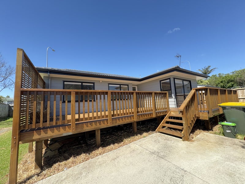 2/17 Landsdale Place, Massey, Auckland - Carousel 1