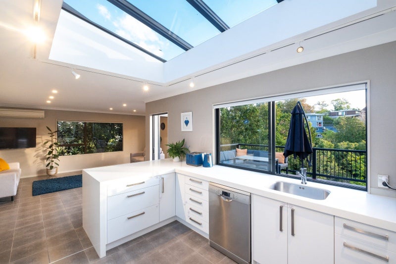 35 Lighthouse Road, Bluff Hill, Napier - Carousel 1