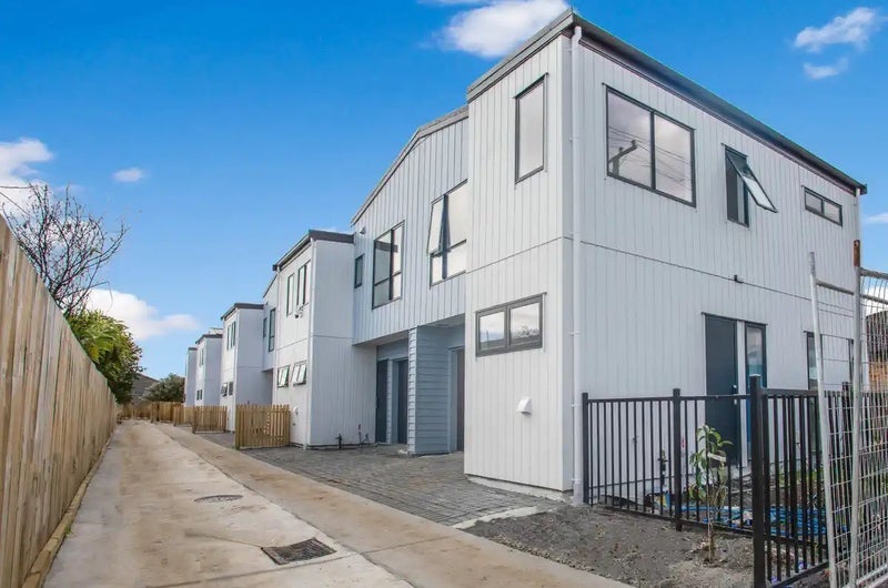 4/32 Airfield Road, Takanini, Auckland - Carousel 1