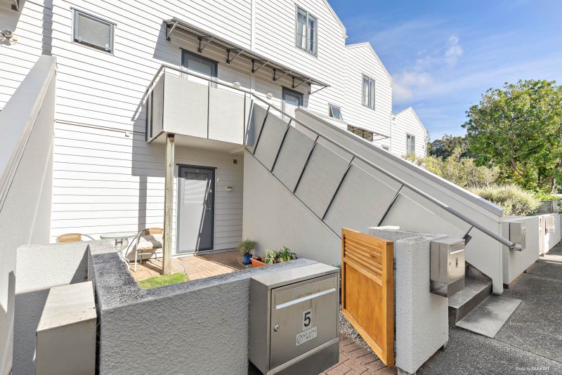 5/5 Carolina Place, Albany, Auckland - Carousel 2