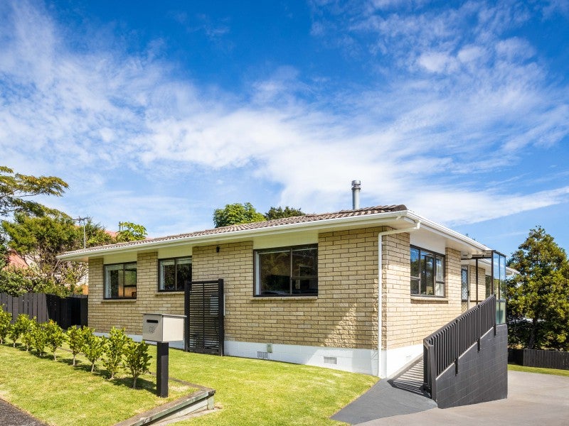 13 Bronte Place, Whalers Gate, New Plymouth - Carousel 1