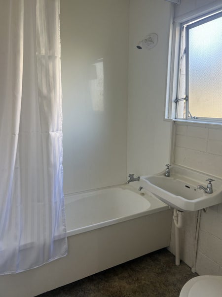 4/33 Opoia Road, Hamilton East, Hamilton - Carousel 1