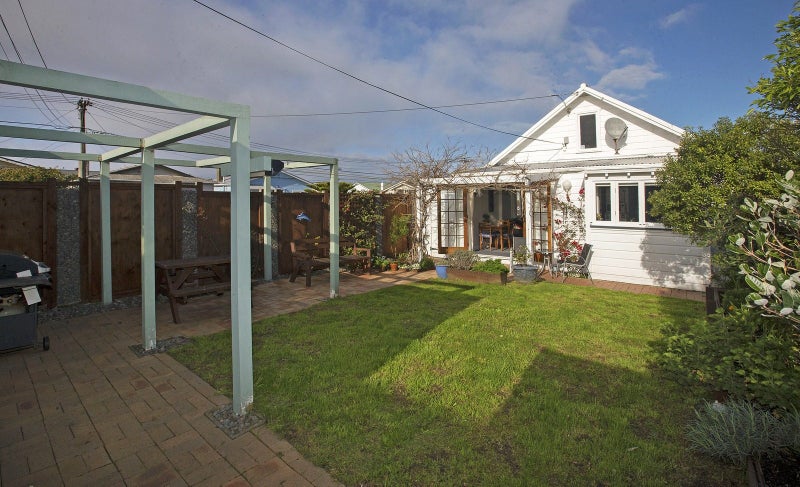63 Endeavour Street, Lyall Bay, Wellington - Carousel 1