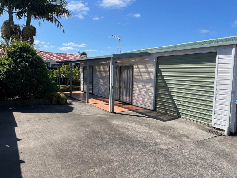 92A Roberts Road, Te Atatu South, Auckland - Carousel 1